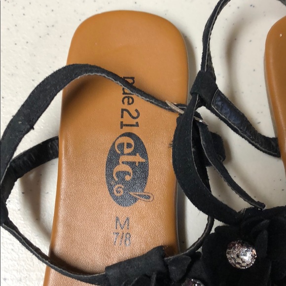 Size 7/8 Rue21 black sandals - Picture 3 of 6